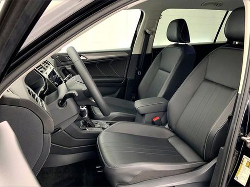 Used 2023 Volkswagen Tiguan SE image 24