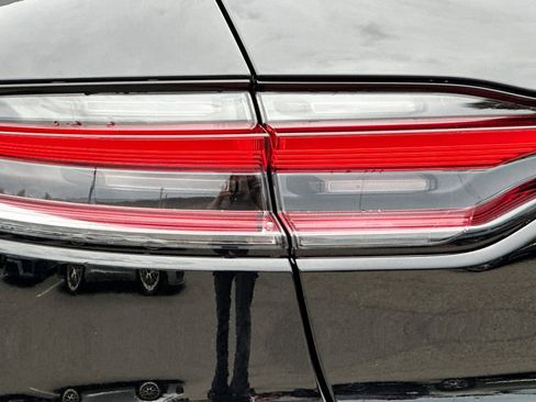 New 2025 Porsche Macan image 38