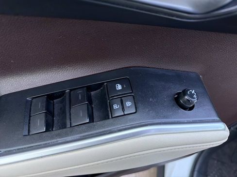 Used 2020 Toyota Highlander XLE AWD/4WD image 8