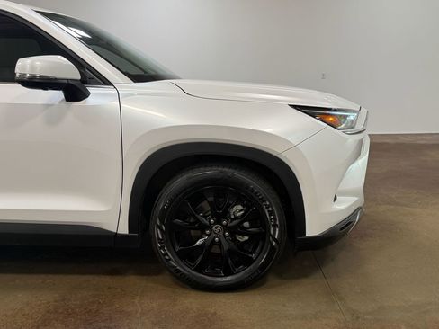 Used 2024 Toyota Grand Highlander Limited image 31