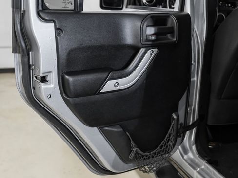 Used 2013 Jeep Wrangler Unlimited Sahara AWD/4WD image 44