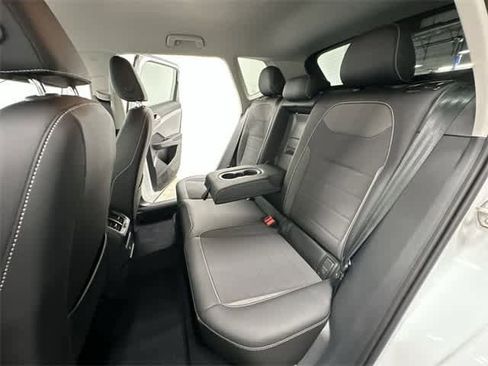 Certified 2022 Volkswagen Taos SE image 19