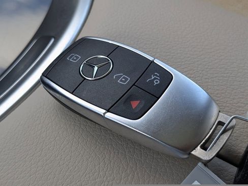 Used 2021 Mercedes-Benz GLC 300 image 30