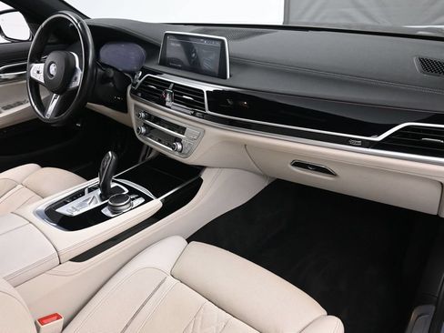 Used 2022 BMW 740i w/ M Sport Package RWD image 25