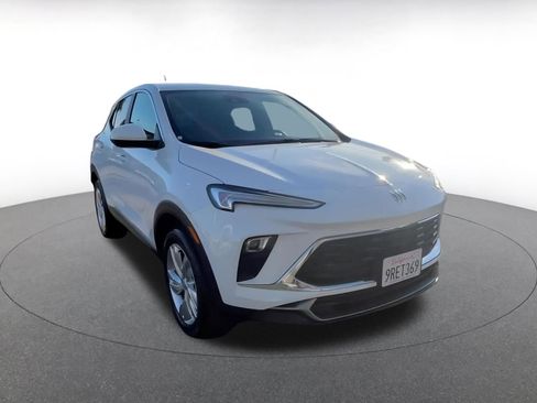 Used 2025 Buick Encore GX Preferred image 3