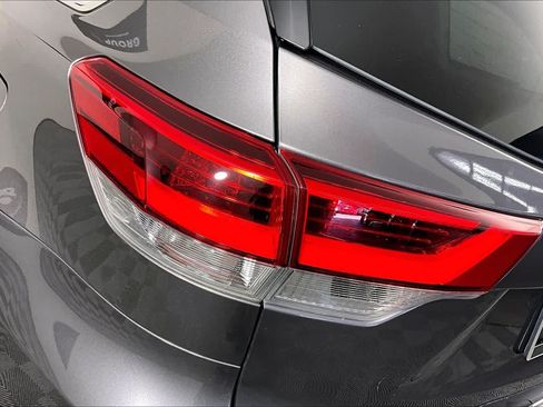 Used 2017 Toyota Highlander XLE AWD/4WD image 28
