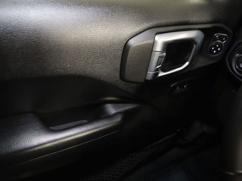 Used 2021 Jeep Gladiator Sport image 28