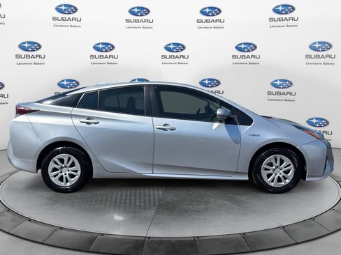 Used 2016 Toyota Prius Two FWD image 6