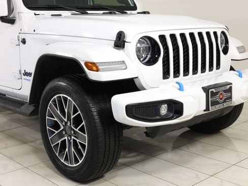 Used 2022 Jeep Wrangler Unlimited Sahara AWD/4WD image 37