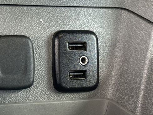 Used 2017 Chevrolet Volt LT w/ Comfort Package FWD image 29