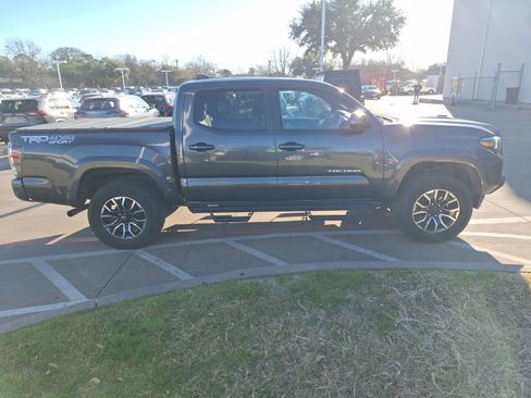 Used 2020 Toyota Tacoma TRD Sport image 7