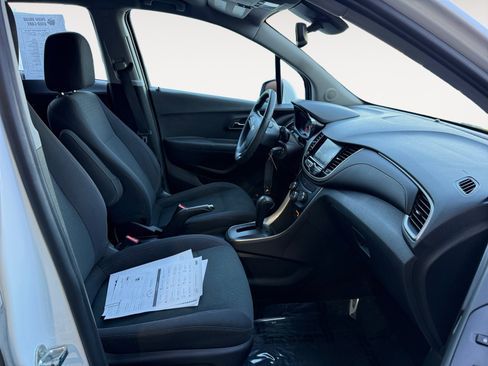 Used 2017 Chevrolet Trax LS FWD image 19