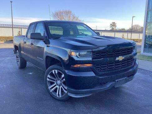 Used 2017 Chevrolet Silverado 1500 Custom w/ Custom Convenience Package image 6