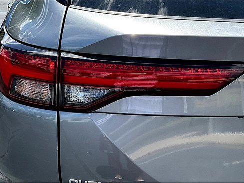 Used 2023 Mitsubishi Outlander SE AWD/4WD image 11