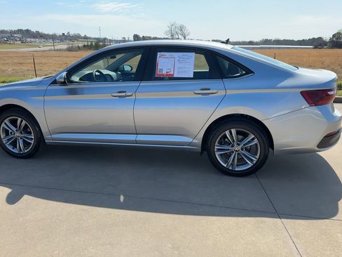 Used 2024 Volkswagen Jetta SE FWD image 5