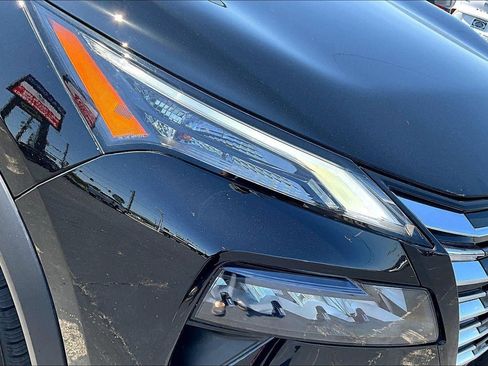 Used 2025 Nissan Rogue SV AWD/4WD image 27