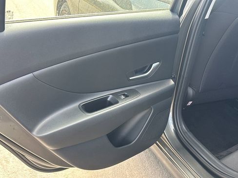 Used 2025 Hyundai Elantra SE image 21