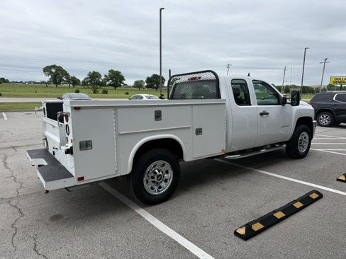 Used 2013 Chevrolet Silverado 2500 W/T AWD/4WD image 2