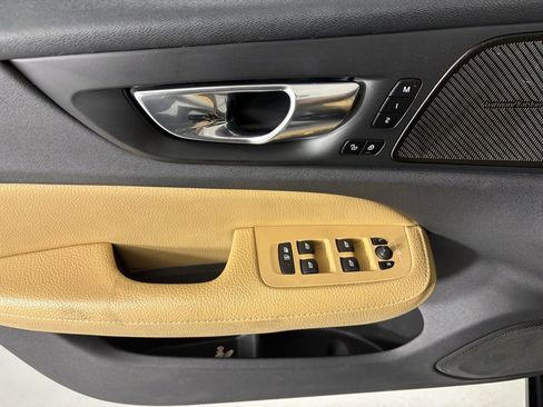 Used 2020 Volvo S60 T5 Inscription image 19