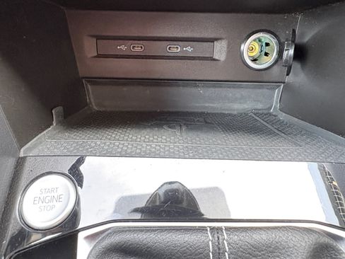 Certified 2023 Volkswagen Taos SE image 18