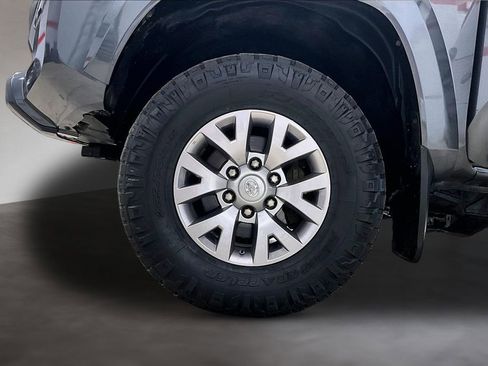 Used 2017 Toyota Tacoma SR5 w/ Tow Package AWD/4WD image 9