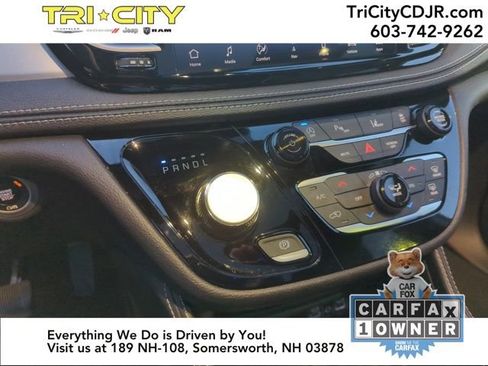 Used 2025 Chrysler Pacifica Limited image 34