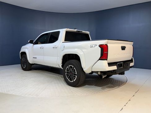 Used 2026 Toyota Tacoma TRD Sport image 3