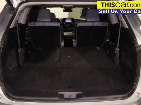 Used 2021 Toyota Highlander XLE image 24