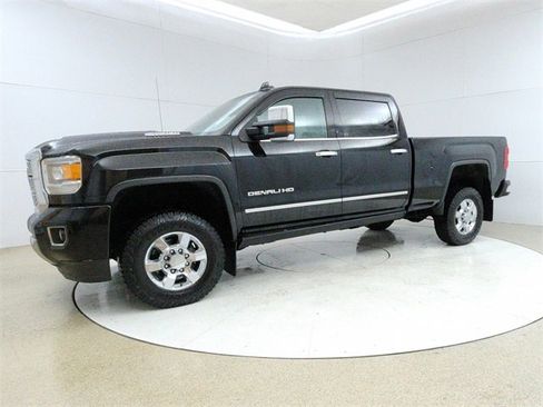 Used 2019 GMC Sierra 3500 Denali image 3