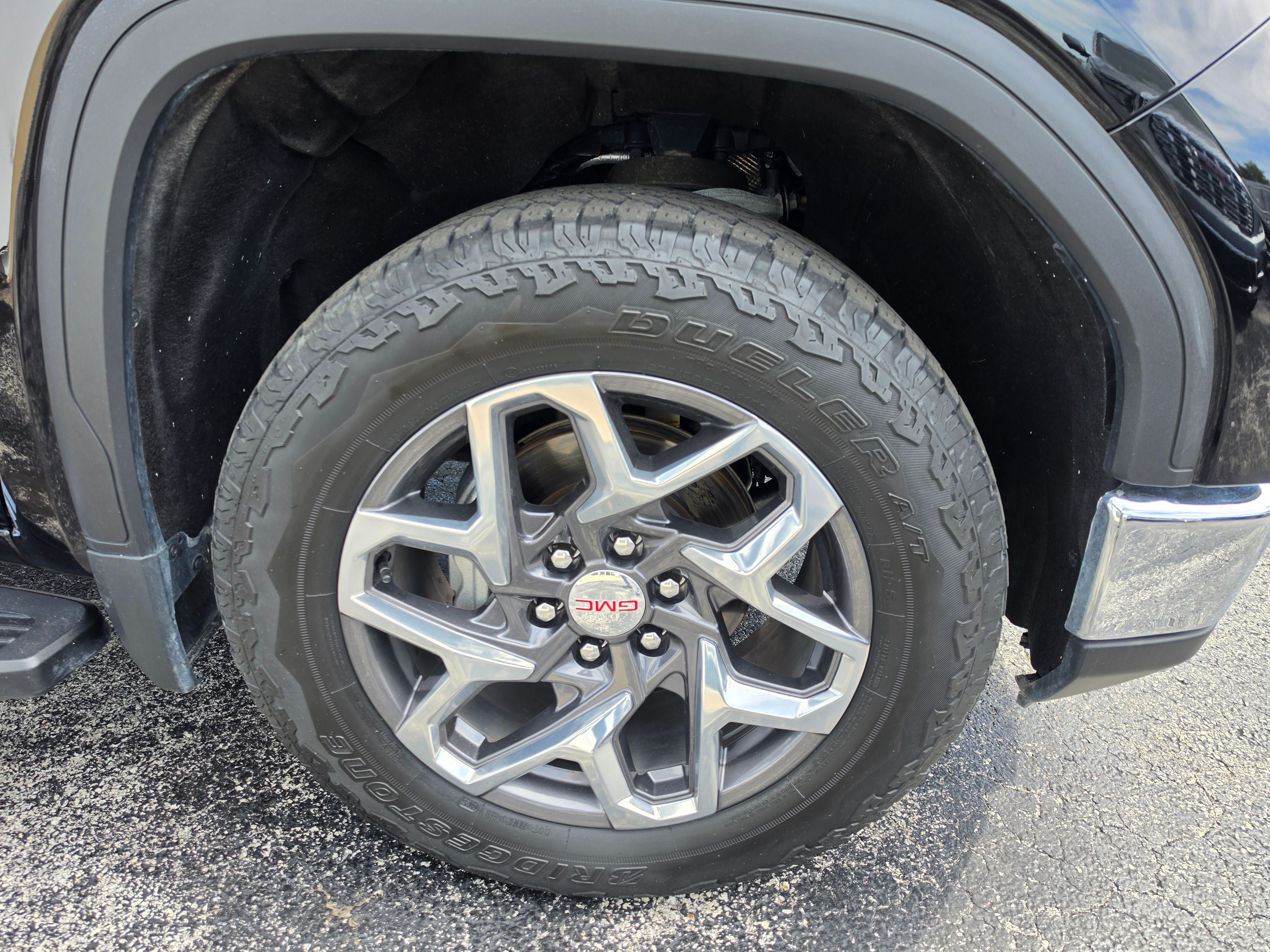 Used 2024 GMC Sierra 1500 SLT w/ SLT Premium Plus Package AWD/4WD image 15