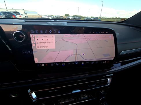 Used 2024 Chevrolet Traverse RS image 12