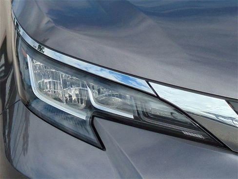 Used 2022 Toyota Sienna XLE image 10