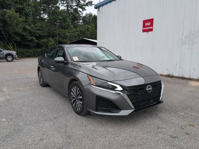 Used 2023 Nissan Altima 2.5 SV