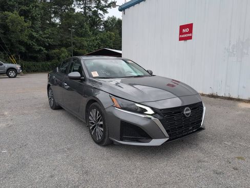 Used 2023 Nissan Altima 2.5 SV FWD image 1