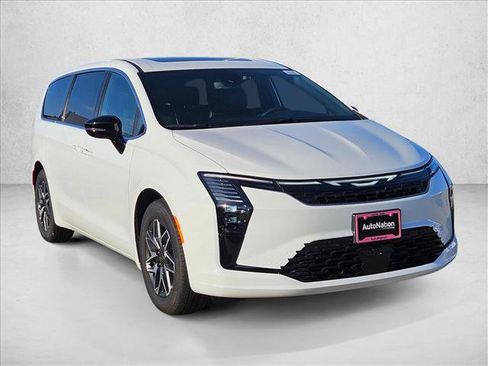 New 2027 Chrysler Pacifica Limited FWD image 7