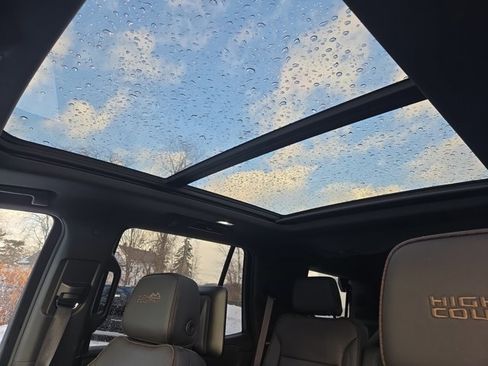 Used 2021 Chevrolet Tahoe High Country w/ Premium Package image 28