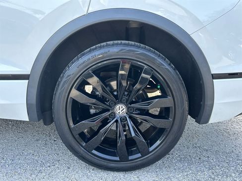Used 2021 Volkswagen Tiguan SE R-Line image 8