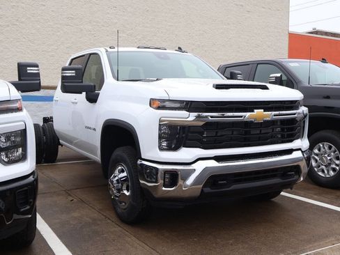 New 2026 Chevrolet Silverado 3500 LT w/ Convenience Package AWD/4WD image 8