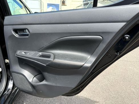 Used 2021 Nissan Versa SR image 16