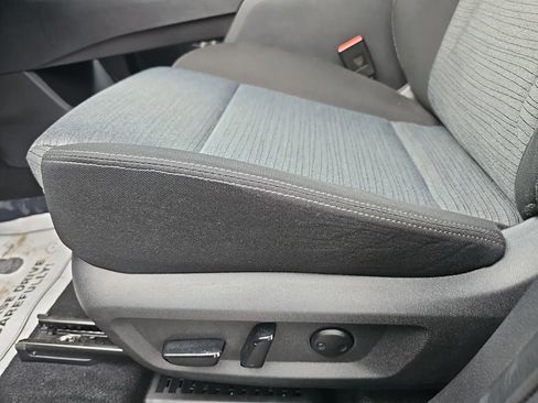 Used 2023 Nissan Rogue SV image 31