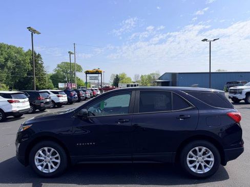 Used 2020 Chevrolet Equinox LS w/ LS Convenience Package AWD/4WD image 2