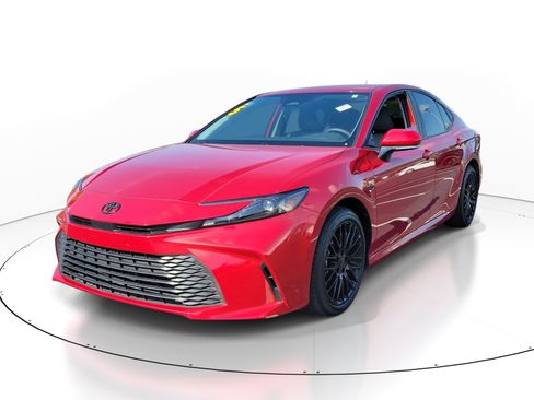 Used 2025 Toyota Camry LE w/ Convenience Package FWD image 3