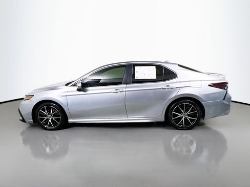 Used 2024 Toyota Camry SE image 9