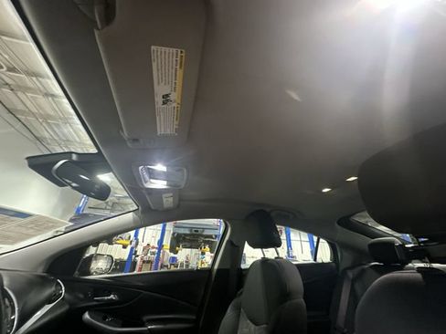 Used 2017 Chevrolet Volt LT w/ Comfort Package FWD image 20