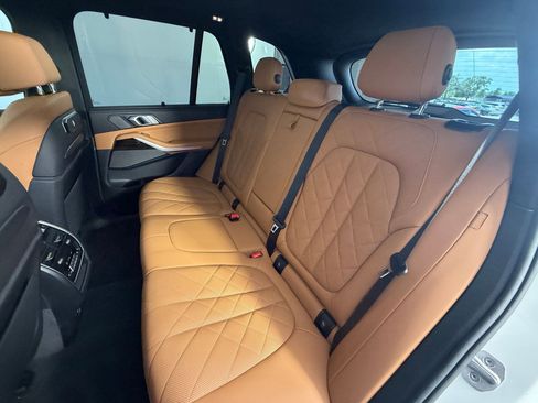 Certified 2025 BMW X5 sDrive40i w/ Executive Package RWD image 29