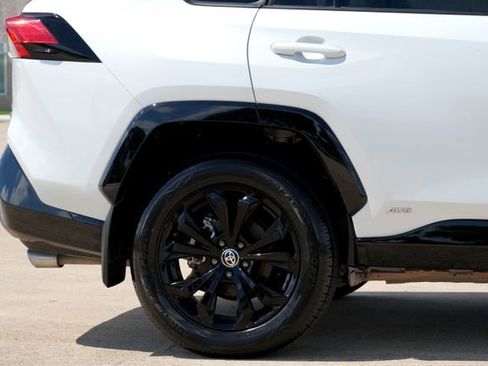 Used 2024 Toyota RAV4 SE w/ Convenience Package AWD/4WD image 34