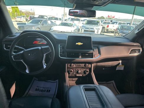 Certified 2024 Chevrolet Suburban Z71 w/ Luxury Package image 9