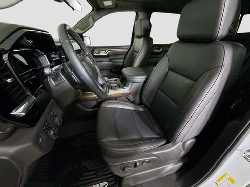 Used 2025 Chevrolet Silverado 1500 LT Trail Boss w/ Convenience Package II AWD/4WD image 21