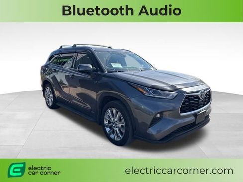 Used 2023 Toyota Highlander Limited image 1