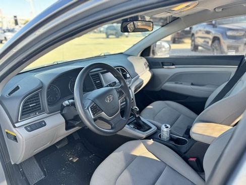 Used 2017 Hyundai Elantra SE image 4